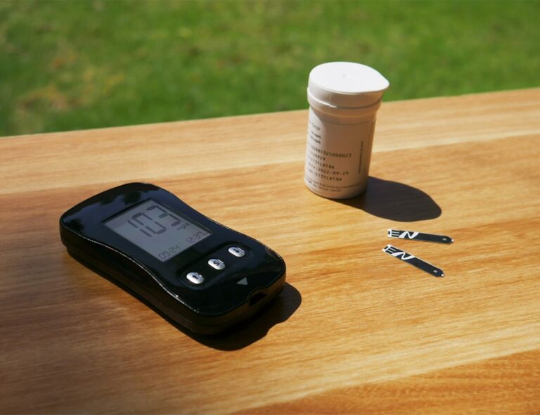 Accurate Aquarium Monitoring: How to Use Digital Probes for Temperature and Salinity